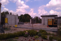 Budowa kościoła 2014.08 - ściany